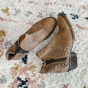 Circle G by Corral Cowhide Leather Laser Cut Perforated Ankle Boots Booties